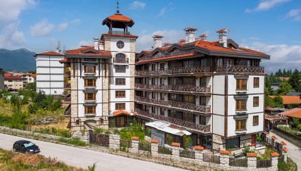 Тристаен апартамент с просторна всекидневна и тераса